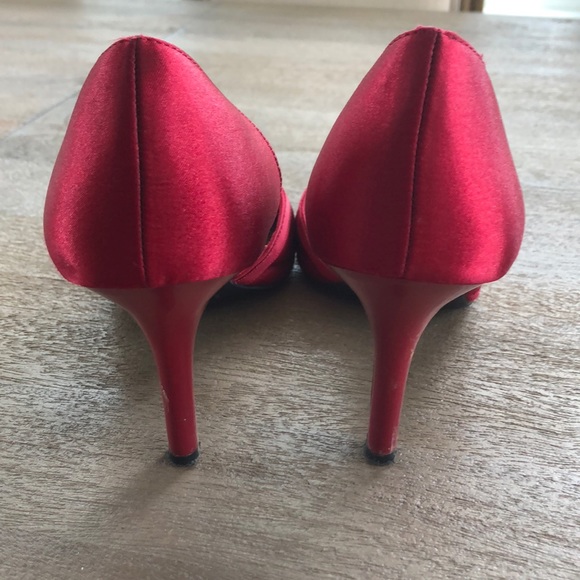 Red satin 🌹heels - Picture 5 of 6